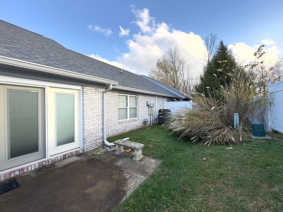 3rd image of 111 S Villa Dr