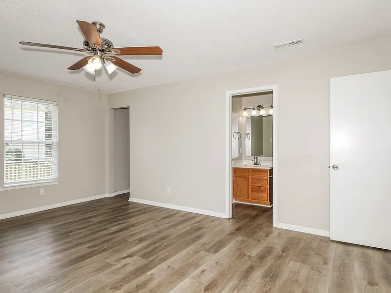 10387 Fairmont Ln — Photo 10