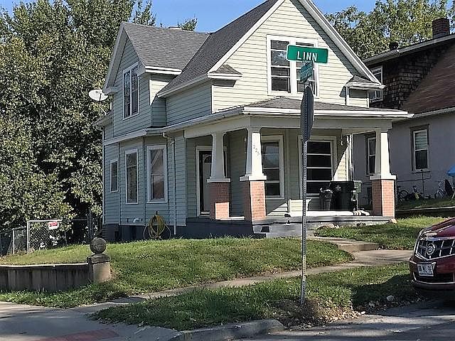 1st image of 225 W Linn St
