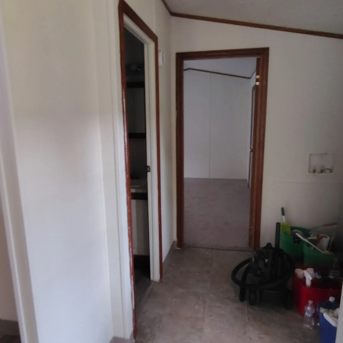 3 bed, 1056 sqft, $865 — Photo 3