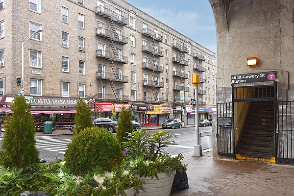 Sold by Keller Williams Realty Landmark | media 14
