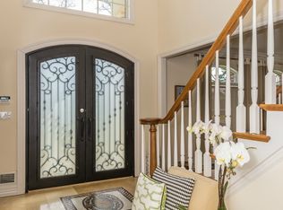 37 Arbor Ln, Roslyn Heights, NY 11577