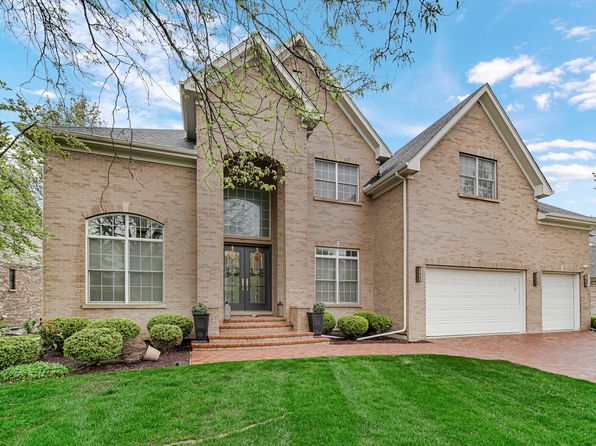 902 Red Oak Dr