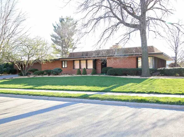 1203 N 7th St, Clinton, IA 52732