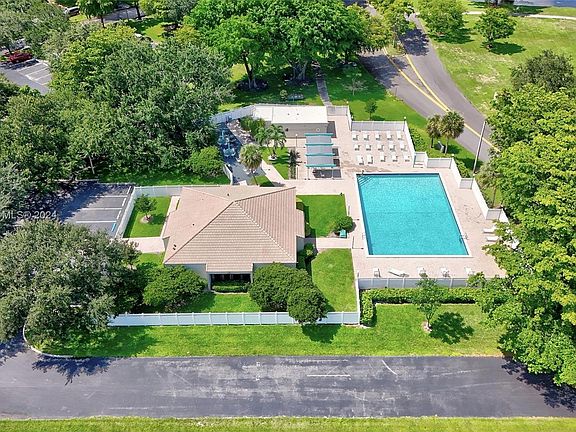 5th image of 3300 W Rolling Hills Cir APT 503