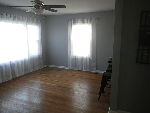 2nd image of 1624 Moro Ave