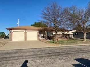 1216 Elm St, Victoria, KS 67671