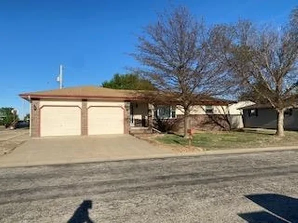 1216 Elm St, Victoria, KS 67671
