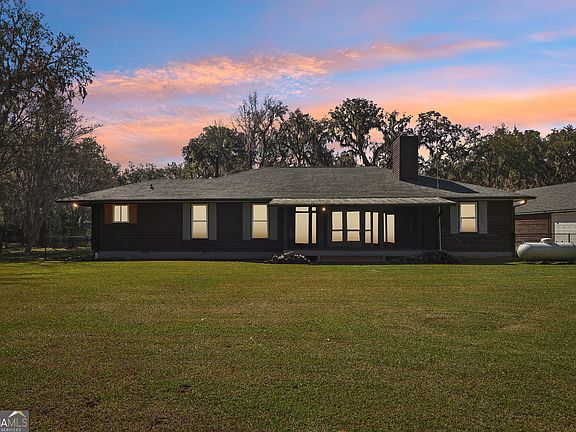 2nd image of 325 White Oak Pl