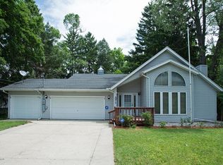 112 Fairfield Dr, Paw Paw, MI 49079