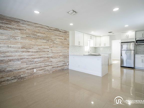 5th image of 2708 NE 32nd St APT 4