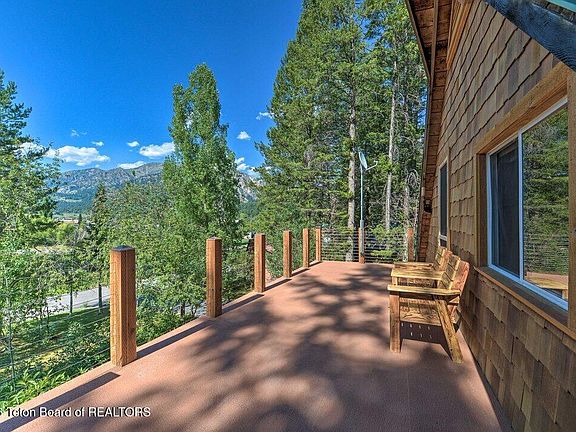 2nd image of 792 Lodge Ln