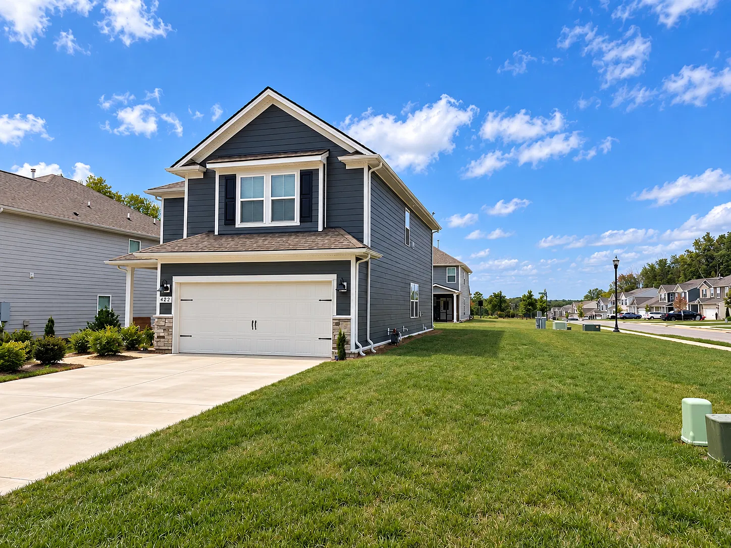 3 bed, 2.5 bath, 2025 sqft, $2,395 — Photo 2