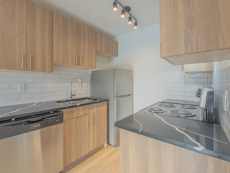 604 14th Ave SW — Photo 32