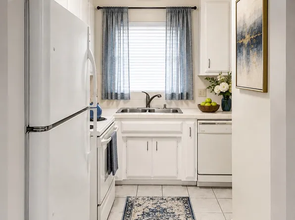 Pruneyard Garden Apartments, 35 Union Ave #2, Campbell, CA 95008