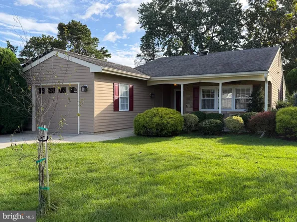 2 Tifani Ln, Southampton, NJ 08088