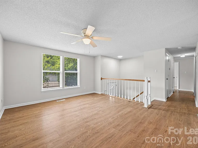 10715 Derry Dr — Photo 5