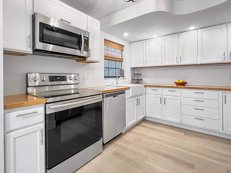 1202 N Andrews Ave — Photo 3