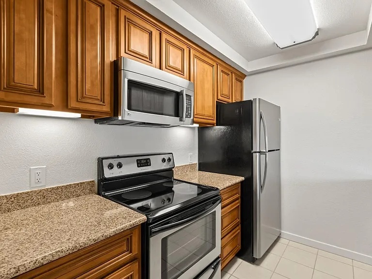 324 Catalpa St #205 — Photo 3