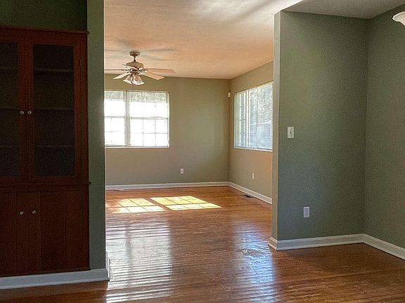 4th image of 127 SE Lakewood Ln