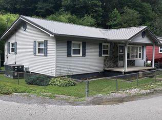 230 Bowmans Bottom Rd, Pineville, WV 24874