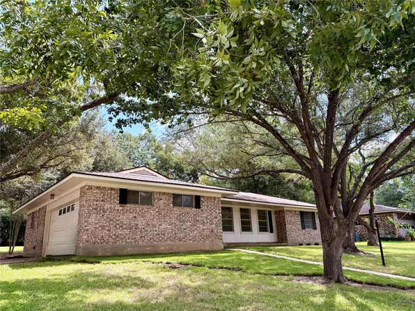 1801 Beazley St, Brenham, TX 77833