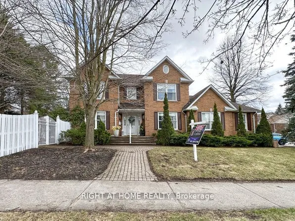 3 Hampstead Gate E, Clarington, ON L1E 1V2