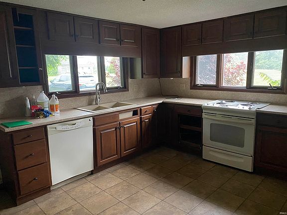 3rd image of 5807 N Sugar St