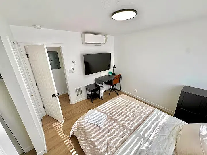 1 bed, 3895 sqft, $1,500 — Photo 2