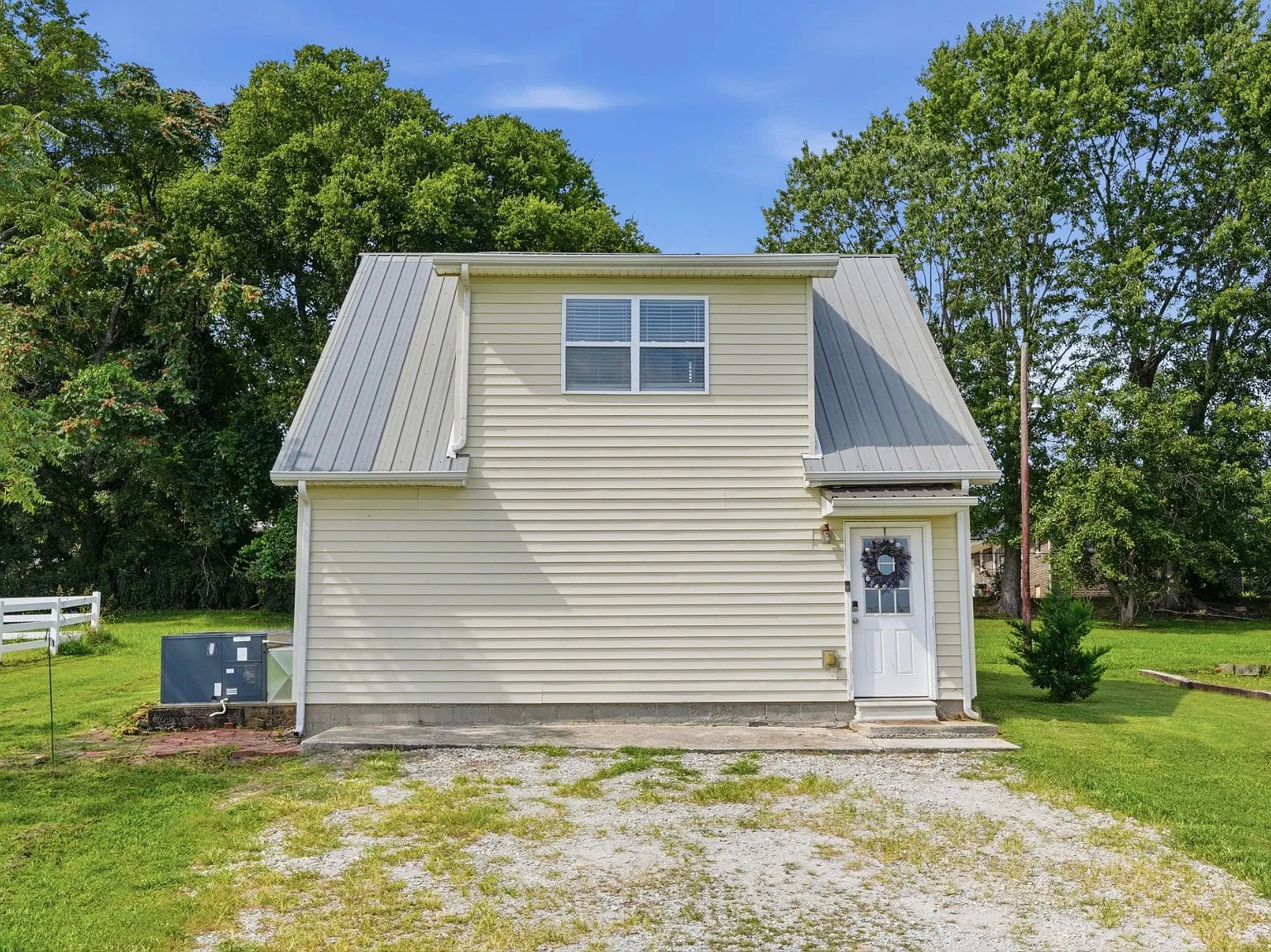 2 bed, 2.0 bath, 800 sqft, $1,900 — Photo 2