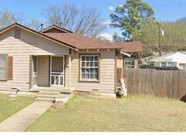 2831 Handley Dr, Fort Worth, TX 76112
