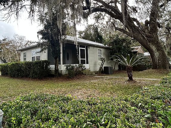 2nd image of 640 NE Lake Dr