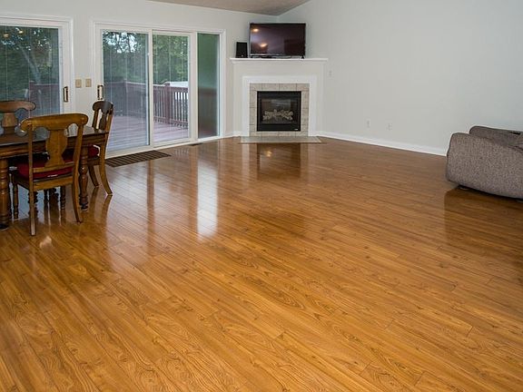 3rd image of 107 Carriage Ln