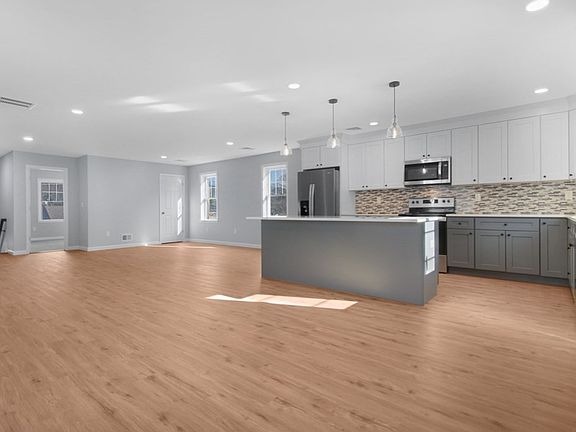 5th image of 155 Woodburn Dr