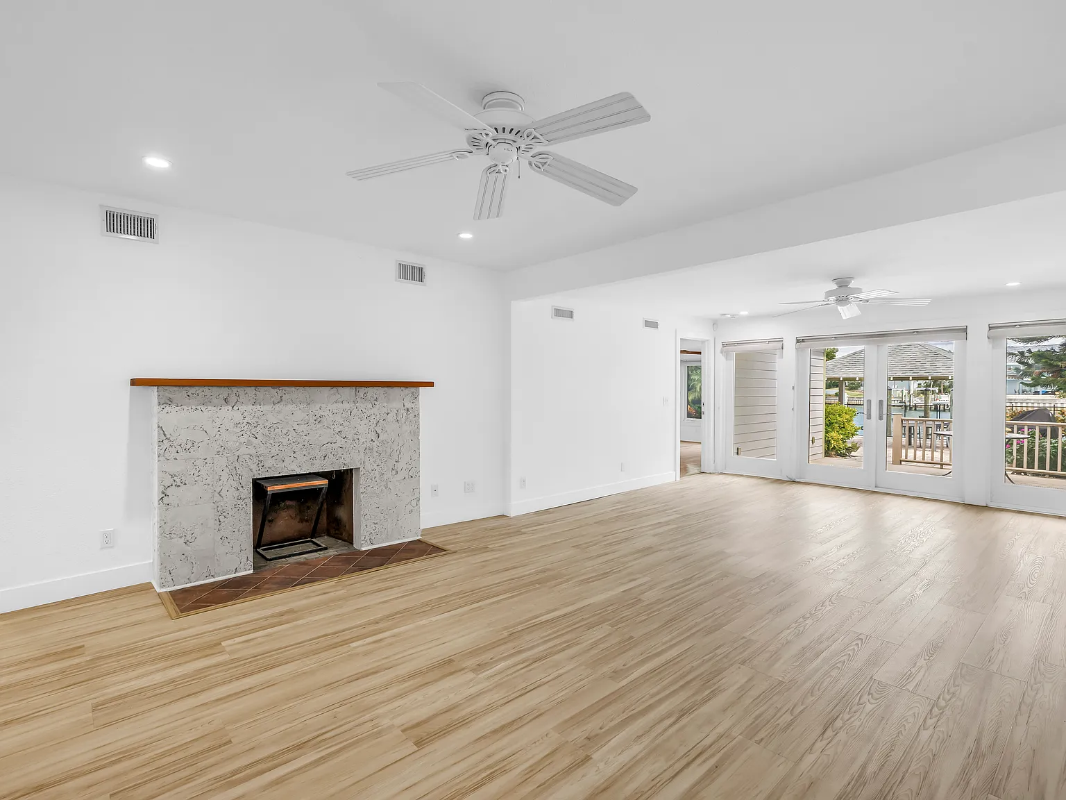 2605 Pass A Grille Way — Photo 4