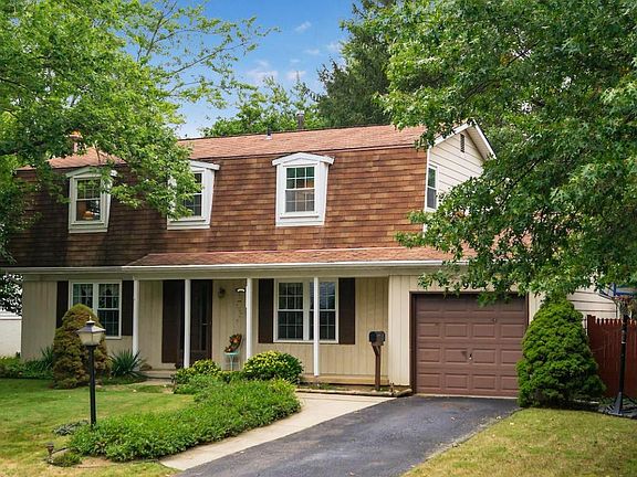 2nd image of 4984 Brewster Dr