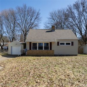 1416 Castlewood Ave SW, North Canton, OH, 44720