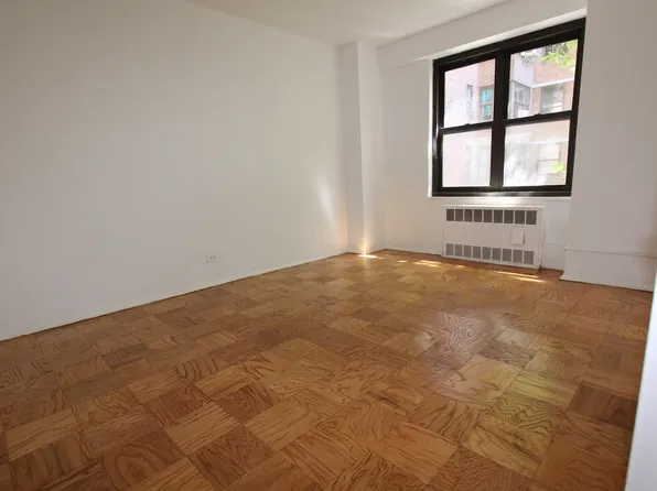 264 East Broadway image 9 of 17