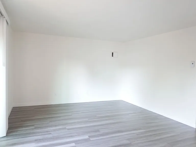 Westwood Apartments ** On-site Laundry Facilities, Off-Street Parking & Private Patio or Balcony — Photo 68