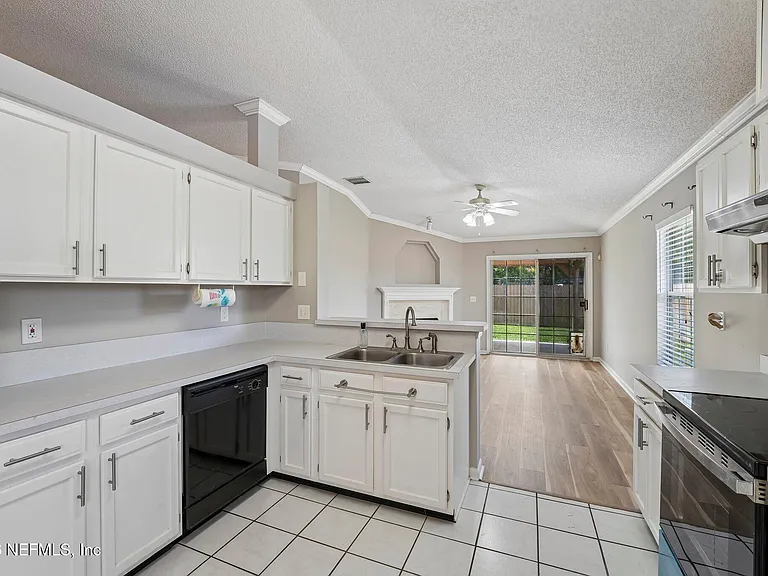 1219 Stern Way — Photo 12