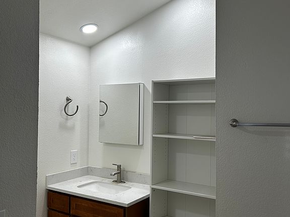 Full bathroom inside the bedroom 1