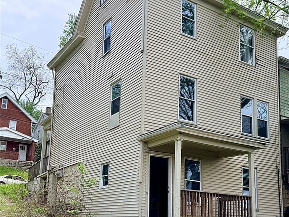 3rd image of 2088 Plainview Ave