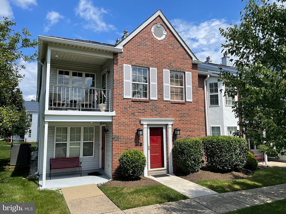 1st image of 202 Fountain Farm Ln