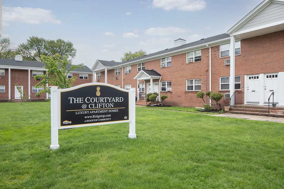 Building Photo - The Courtyard at Clifton