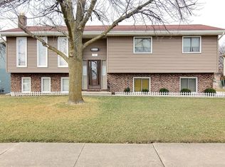 9818 Garfield Pl, Crown Point, IN 46307