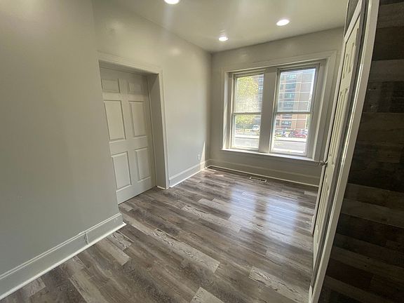5th image of 827 Jackson St #1
