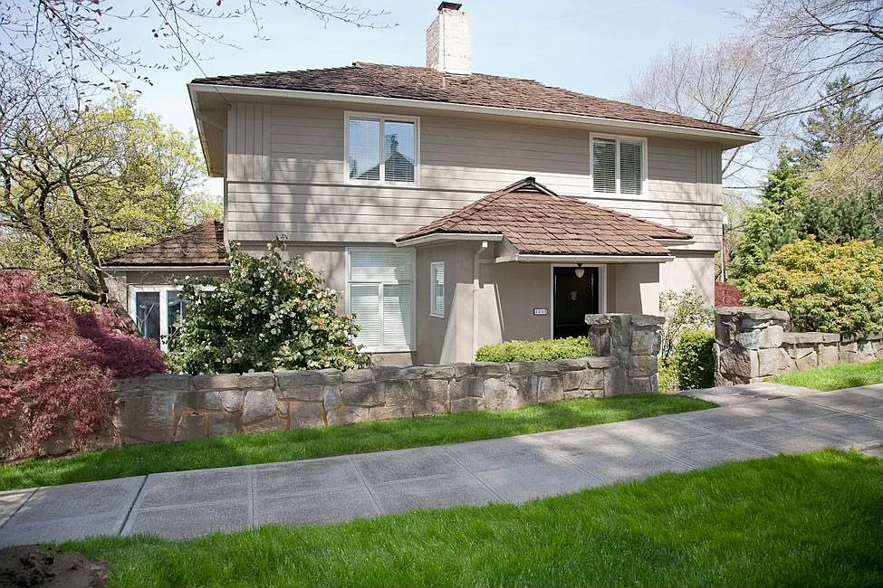 1717 SW Clifton St photo 1