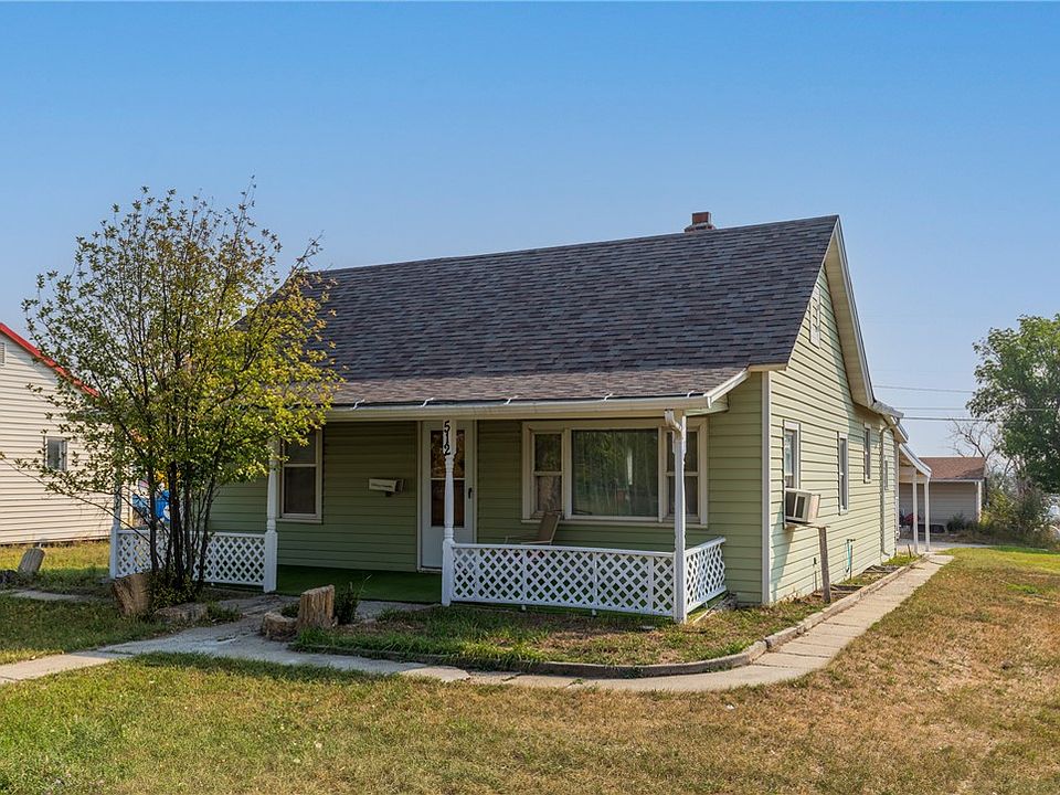 1st image of 512 3rd St E