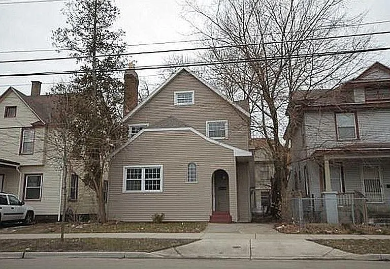 439 Fuller Ave SE — Photo 1