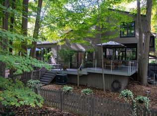 883 Old Spring Rd, Akron, OH 44321